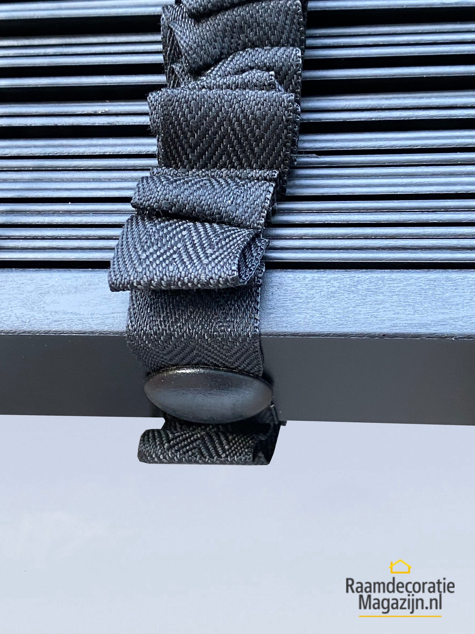 Houten jaloezie��n 50mm zwart onderzijde